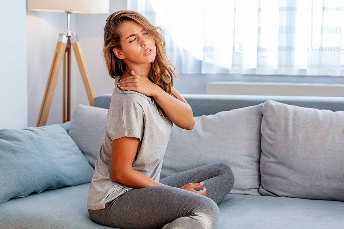 Nackenschmerzen Eine längere Überbelastung durch Fehlhaltung am Körper